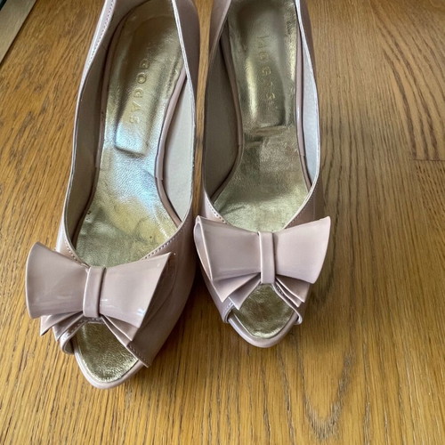 Patent leather pumps like new, size 37, beige pink