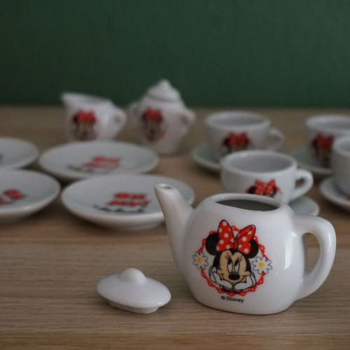 Disney Minnie Mouse porcelain tea set, new, 17 pieces