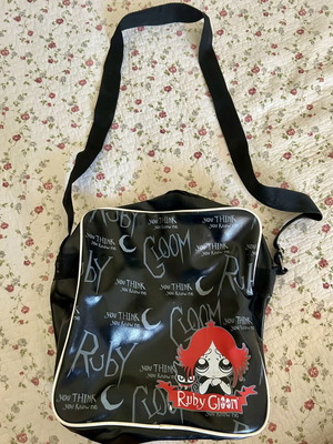 Τσάντα Ruby Gloom χιαστί σαν καινούργιο, μαύρο και κόκκινο