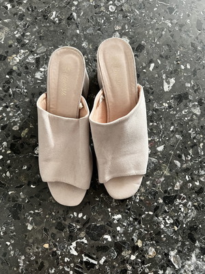 Mules μεταχειρισμένα μπεζ, μέγεθος 38