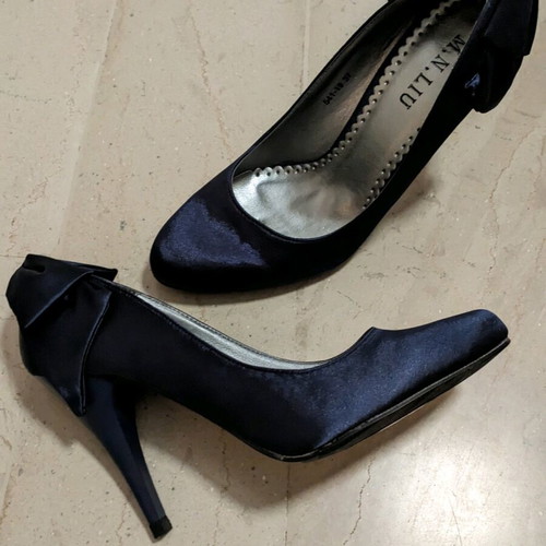 Satin blue pumps like new, size 38