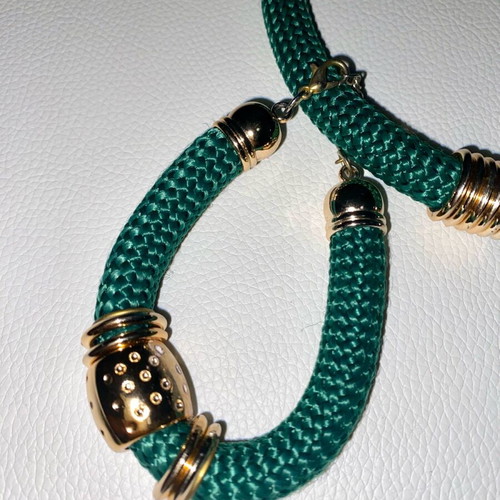 Women's necklace and bracelet green and gold like new