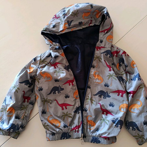 Sleeveless and waterproof reversible jackets like new, pack
