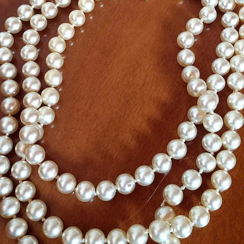 Vintage pearl necklace with fishhook clasp, like new