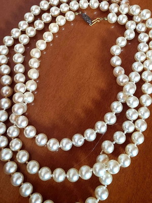 Vintage pearl necklace with fishhook clasp, like new