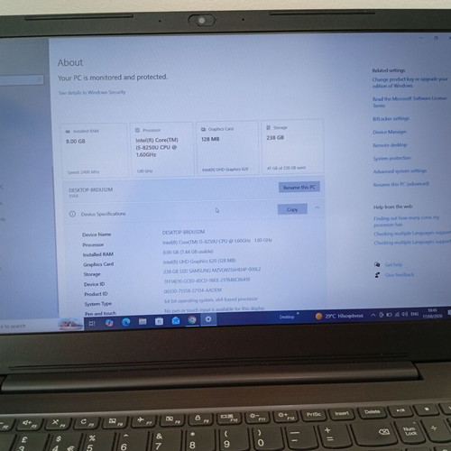 Lenovo V330-15IKB laptop i5 8th Gen 8GB RAM 256GB Samsung SSD Full HD Windows 10 Pro