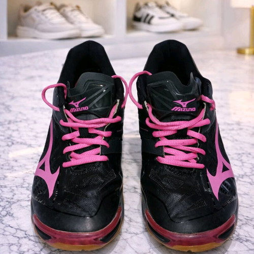 Mizuno Wave Lightning N sports shoes used, black and pink, size 38.5