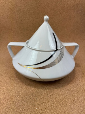 Vintage porcelain soup tureen Mitterteich Bavaria 22cm used