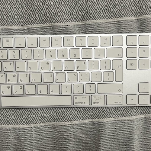 Apple Magic Keyboard A1843 white, like new, fully functional