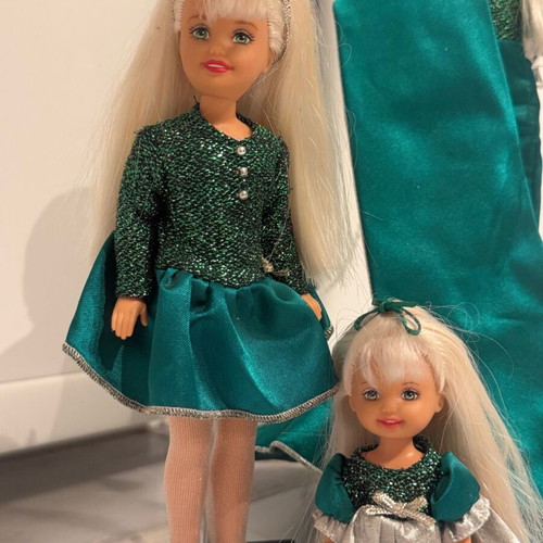 Barbie Holiday Singing Sisters vintage collectible, like new, 3 dolls