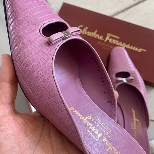 Ferragamo leather shoes like new, size 38.5