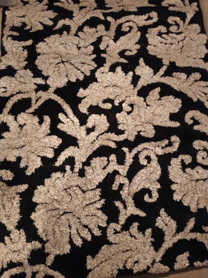 Black and white rug with embossed designs 226x152 cm