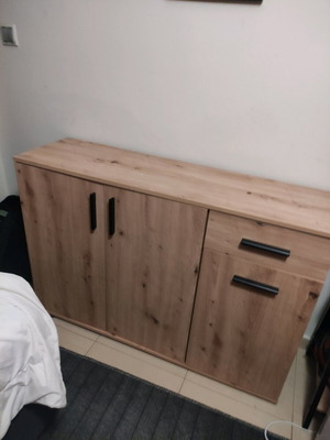 Small buffet from Diafano like new, artisanoak with black handles