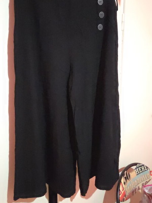 Attrattivo ankle pants black size L like new