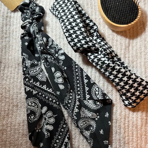 Stradivarius Hair Clip and Bag Brush new with gift ribbon