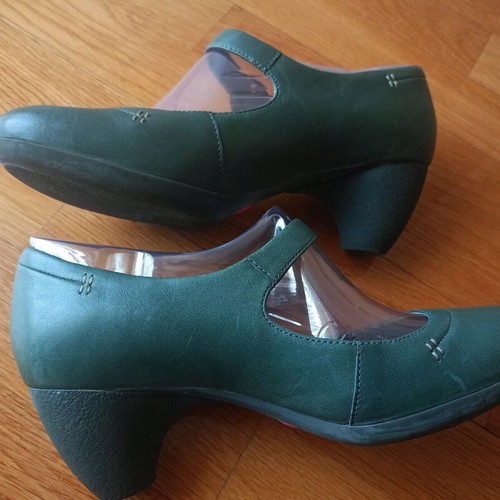 Camper Green Leather Pumps Size 36 Like New