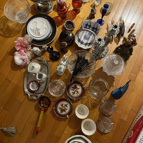 Vintage decorative items and crystals used