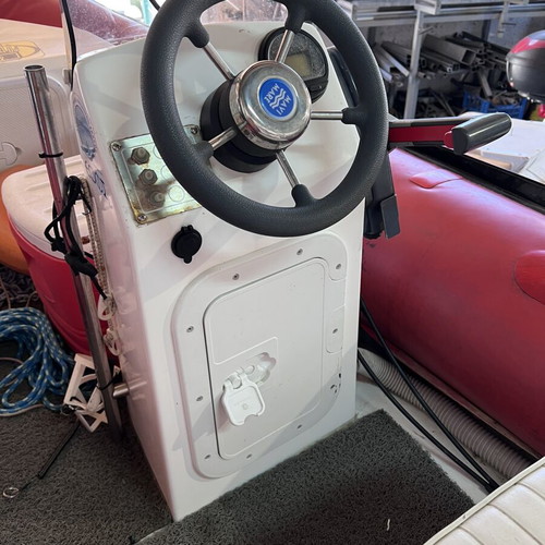 Zodiac 4.20 polyester hull boat with Yamaha 25hp four-stroke engine and trailer