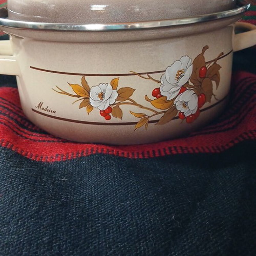 Enamel pot new