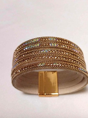 Shiny bracelet with magnetic buckle new, gold color