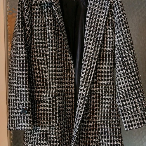Women's coat used Lilly.It size M, black and white