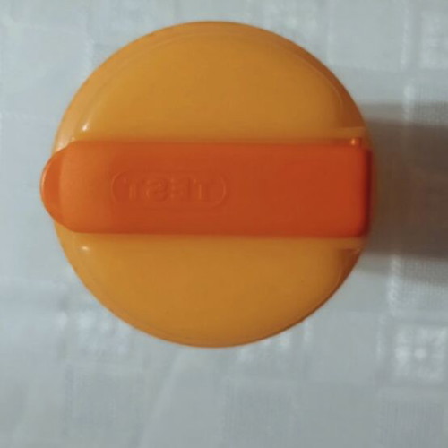 Tupperware shaker like new, classic orange