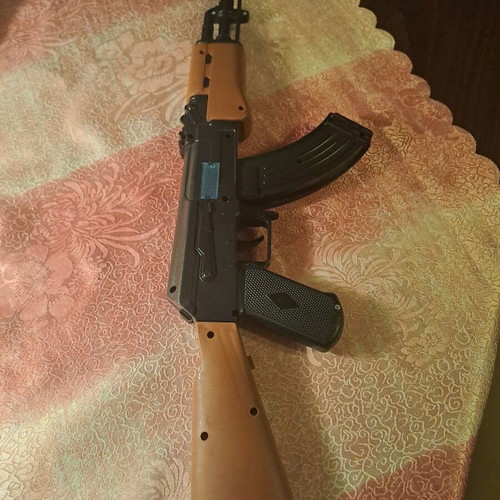 Kalashnikov toy gun like new with sound