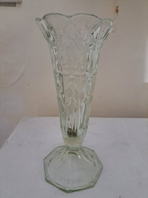 Glass vase vintage like new