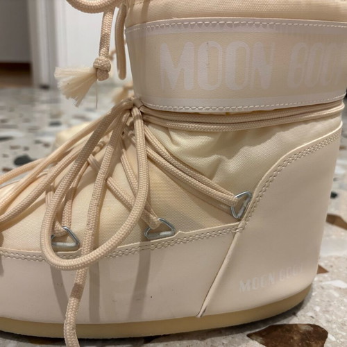 Moon Boot ankle boots like new, white, sizes 39-41