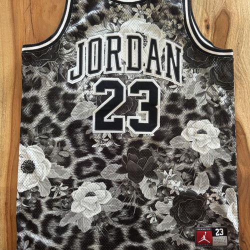 Jordan Kids' T-shirt size XL like new, black