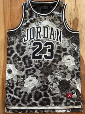 Jordan Kids' T-shirt size XL like new, black
