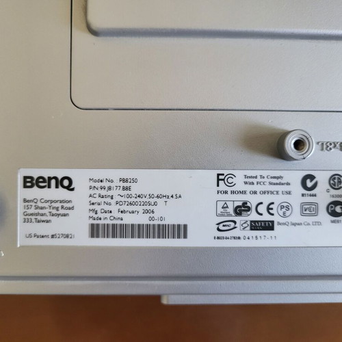 Benq PB8250 projector used with carrying bag and accessories