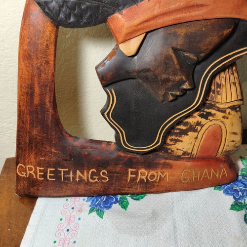 Wooden Hanging African Folk Art Ghana 1970 like new, hand-carved 50x28cm