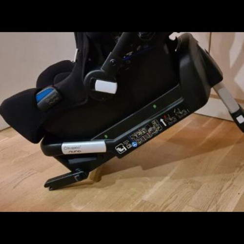 Bugaboo Turtle by Nuna baby car seat with ISOFIX base used