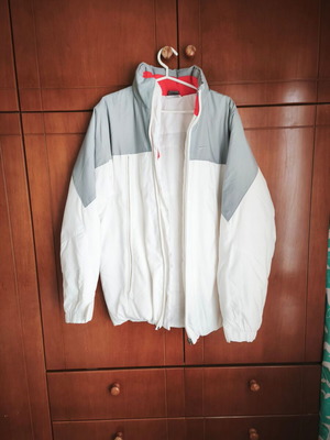 Nike jacket like new, white and grey, size M