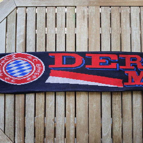 FC Bayern München collectible scarf like new, On Tour – The Show Must Go On