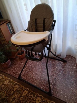 Highchair and baby bath like new for rectangular bathtub