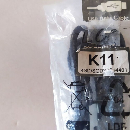 Mobile phone chargers and connection cables used, single piece