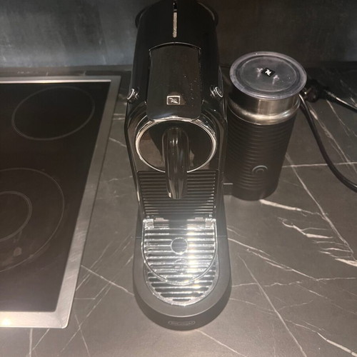 Nespresso Citiz & Milk Capsule Coffee Machine 19bar Pressure Black like new