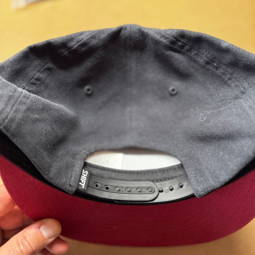 Shift flat hat like new, black with adjustable size
