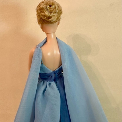 Collectible Barbie Grace Kelly To Catch a Thief 2011 Pink Label like new