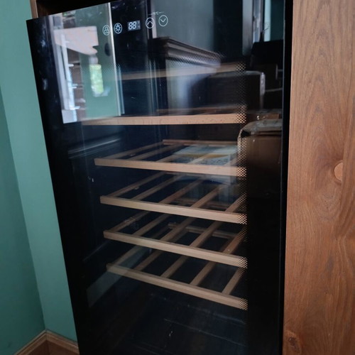Wine cooler for 34 bottles with 6 adjustable wooden shelves