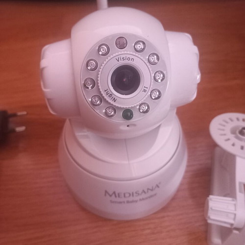 Medisana Smart Baby Monitor IPO03W used with wall mount and antenna