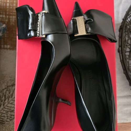 Salvatore Ferragamo leather pumps like new with unique design, size 37, black