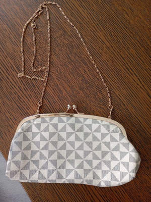 Shoulder and hand bag like new with detachable gold strap
