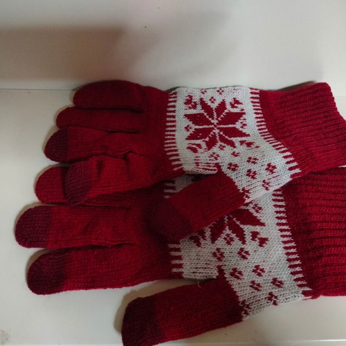 Knitted gloves for adults new, red and white