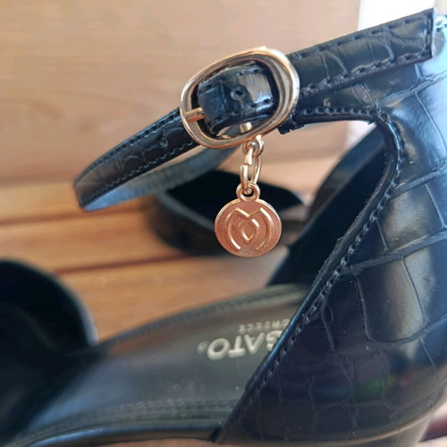 Migato black pumps with croc pattern and ankle strap, like new, size 40