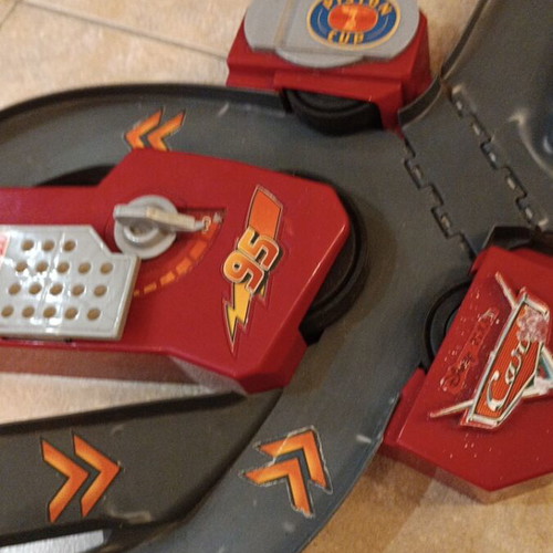 Cars Speedway track used, genuine, works with 3 C batteries