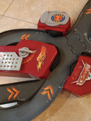 Cars Speedway track used, genuine, works with 3 C batteries