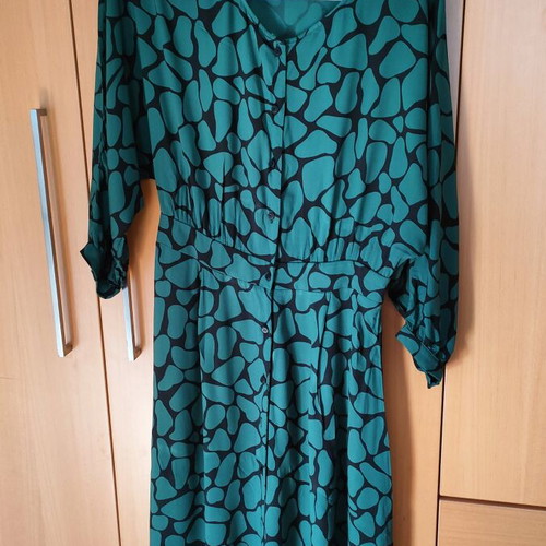 Namaste dress large green with patterns and elastic waist like new